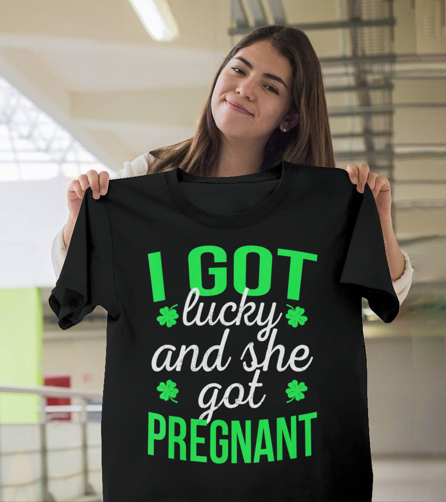 I Got Lucky and She Got Pregnant St Patrick's Day Announcement T-Shirt