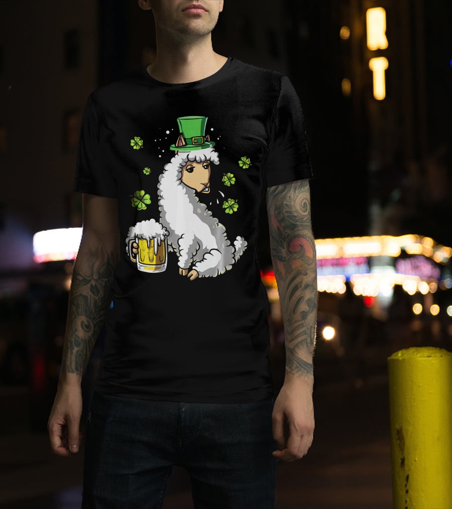 Leprechaun Llama Alpaca St Patrick's Day Beer Holding Clover Shamrock T-Shirt