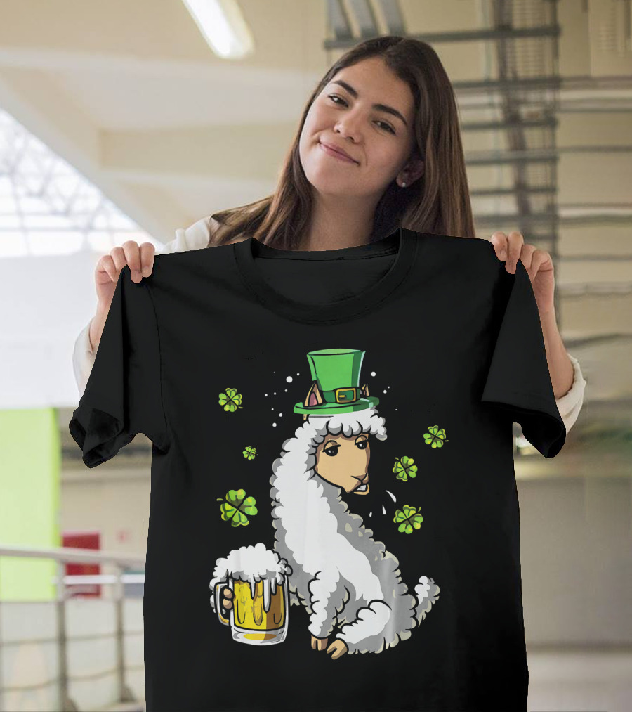 Leprechaun Llama Alpaca St Patrick's Day Beer Holding Clover Shamrock T-Shirt