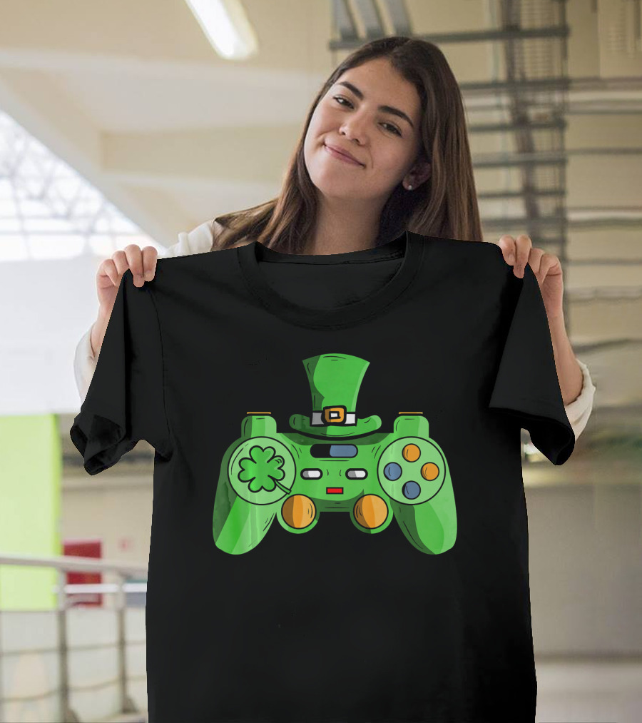 St Patrick's Day Gamer Controller With Shamrock And Hat T-Shirt