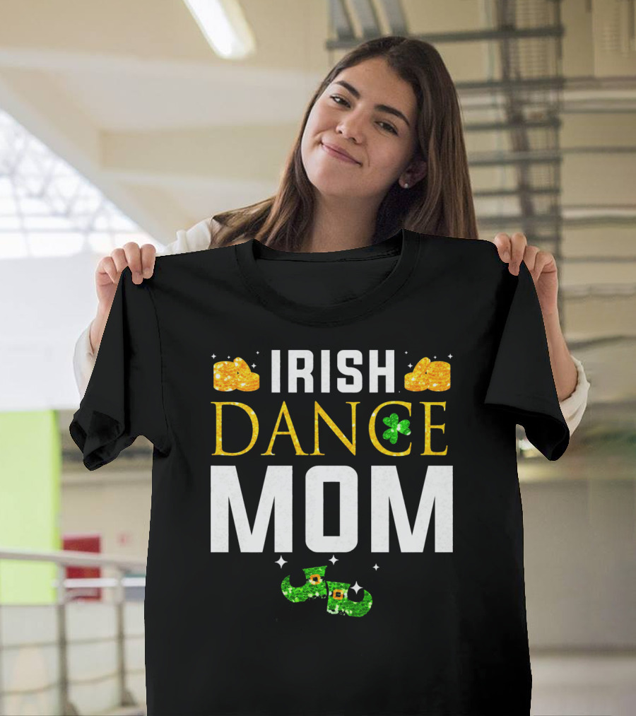 Irish Dance Mom Shamrock Shoes Leprechaun Hat Gold Coins T-Shirt