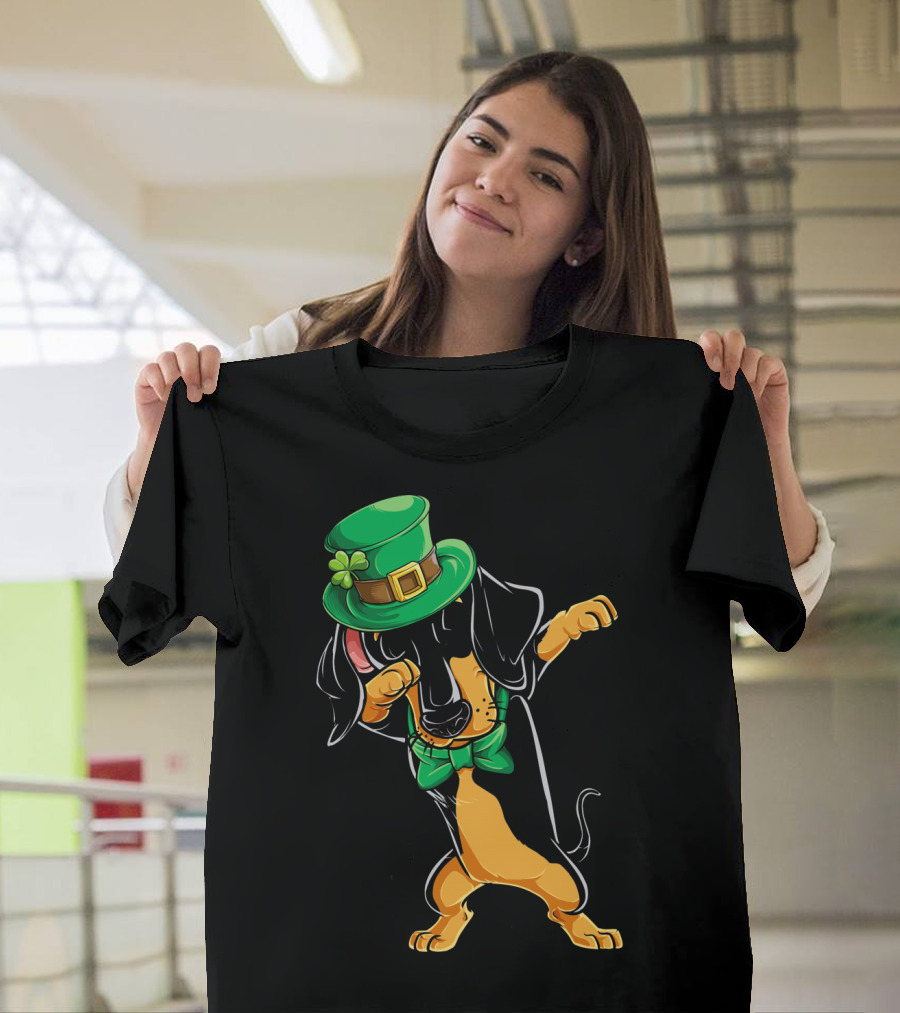 St. Patrick's Day Dabbing Dachshund with Green Hat and Bowtie T-Shirt