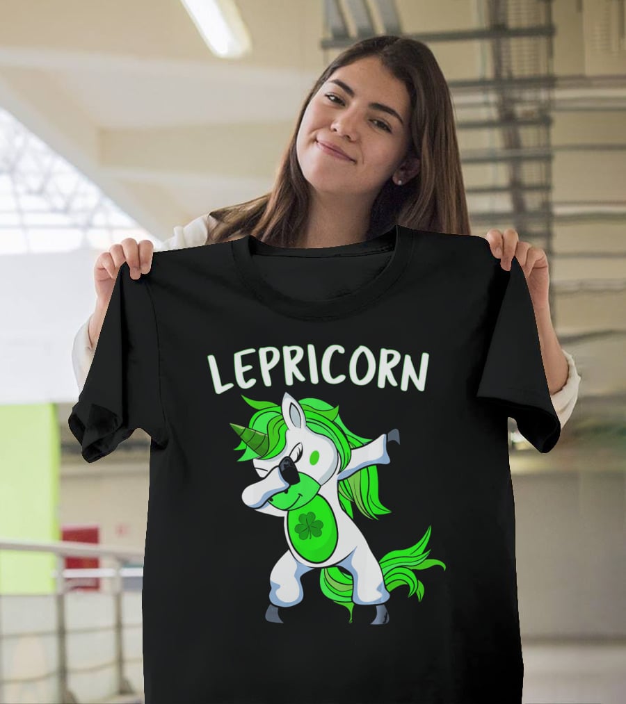 Lepricorn Dabbing Unicorn Leprechaun With Clover T-Shirt