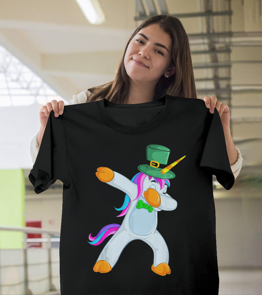 Lepricorn Cute Dabbing Leprechaun Unicorn with Rainbow Mane and Green Hat T-Shirt