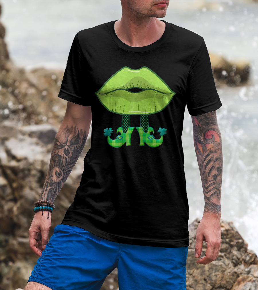 Kiss Lips Green Leprechaun Shoes Plaid Pattern St. Patrick's Day T-Shirt