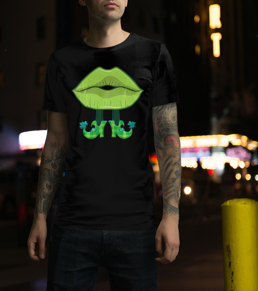 Kiss Lips Green Leprechaun Shoes Plaid Pattern St. Patrick's Day T-Shirt