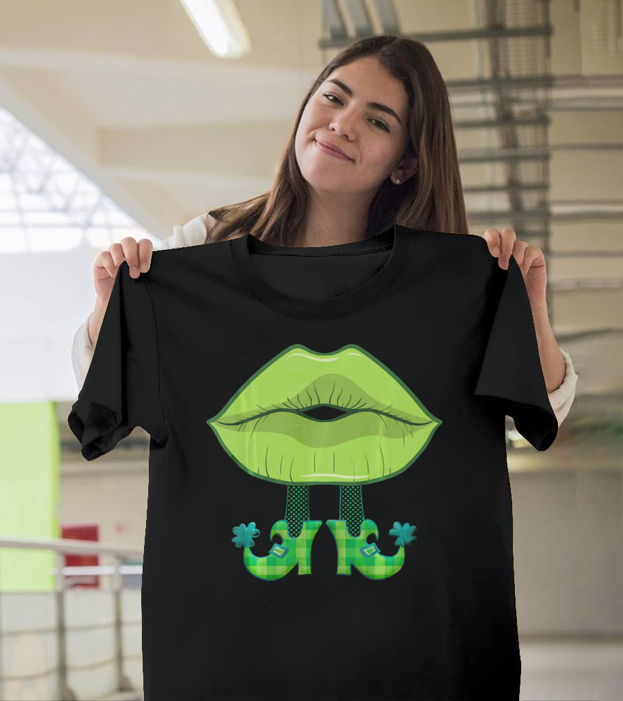 Kiss Lips Green Leprechaun Shoes Plaid Pattern St. Patrick's Day T-Shirt