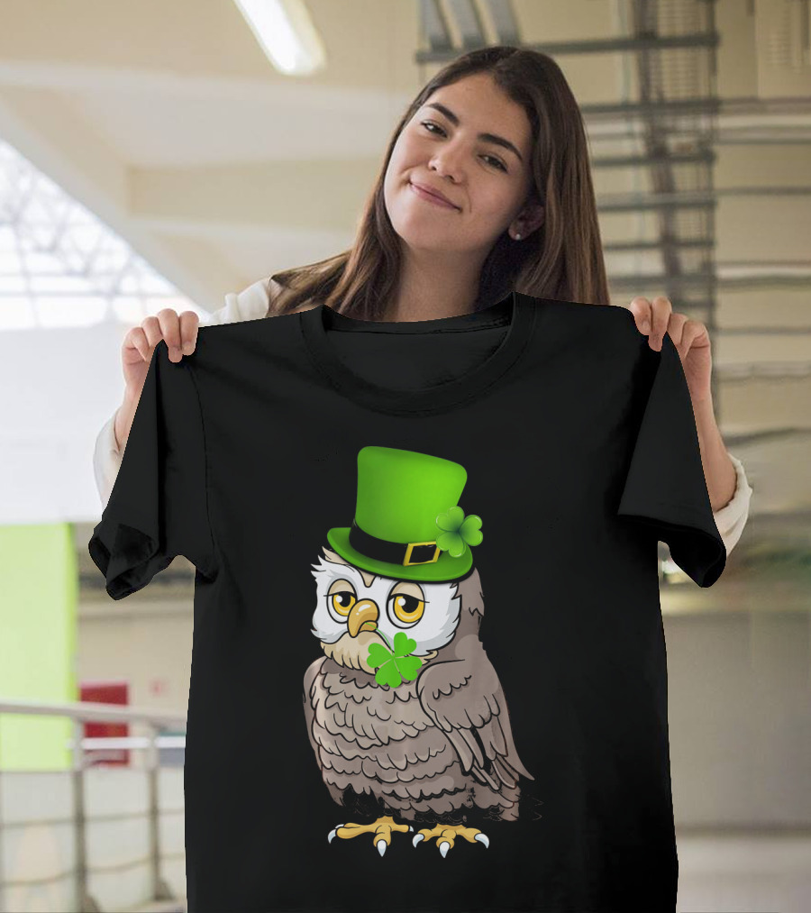 St Patricks Day Owl Wearing Green Hat With Shamrock Clove T-Shirt