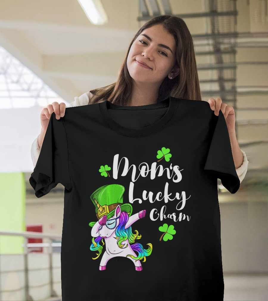 Mom's Lucky Charm St. Patricks Day Unicorn Irish Dance T-Shirt