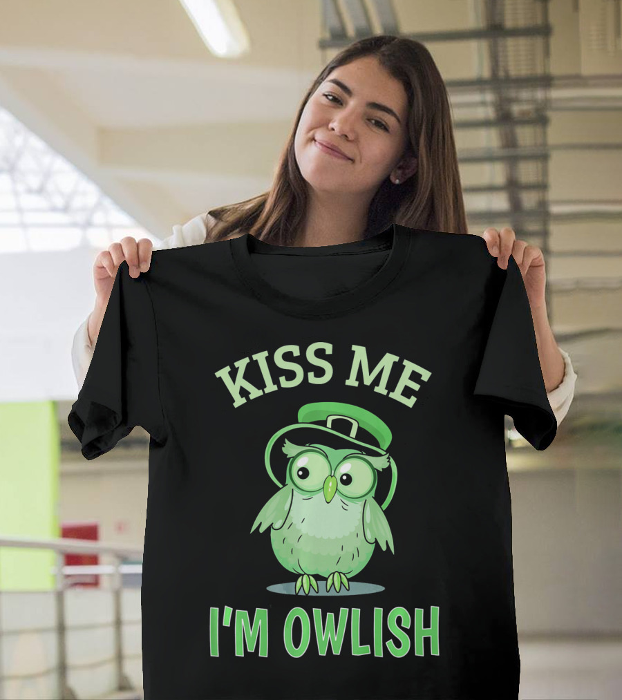 Kiss Me I'm Owlish Irish Owl With Leprechaun Hat T-Shirt