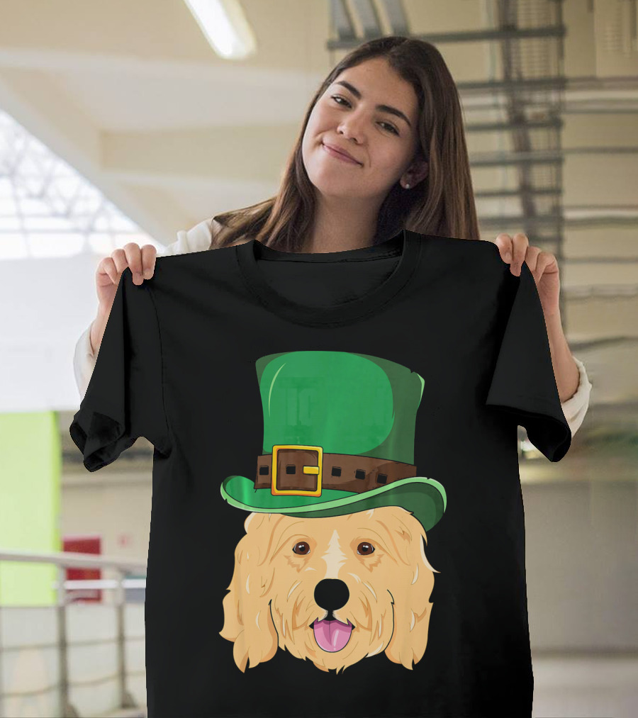 Golden Doodle St. Patrick's Day with Green Leprechaun Hat T-Shirt