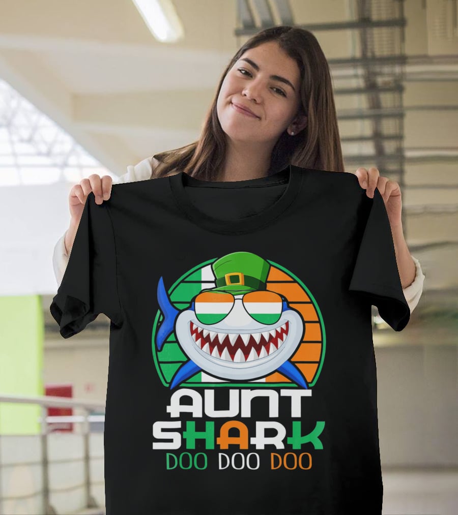 Aunt Shark Doo Doo Doo Funny St. Patrick's Day Irish Flag And Hat T-Shirt