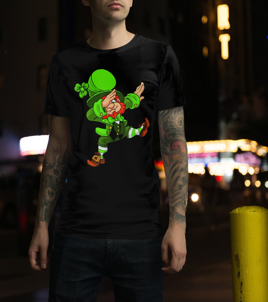 Funny Irish Dabbing Leprechaun With Green Hat And Shamrock T-Shirt