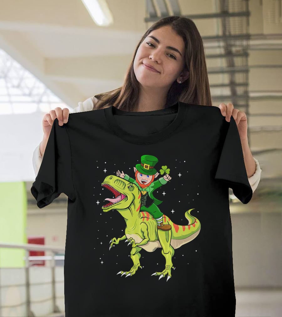 St Patricks Day Leprechaun Riding T Rex Dinosaur With Shamrock T-Shirt