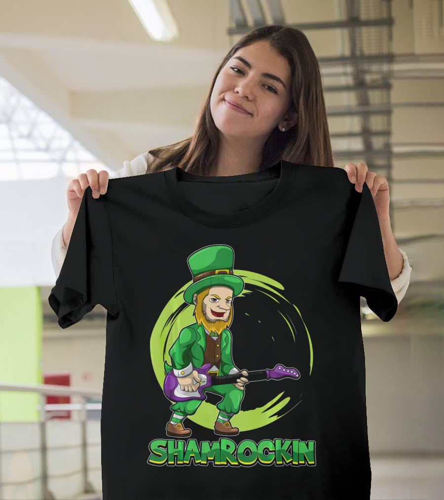 Shamrockin Leprechaun With E Guitar Rocking Celtic Style Green Circle Background T-Shirt