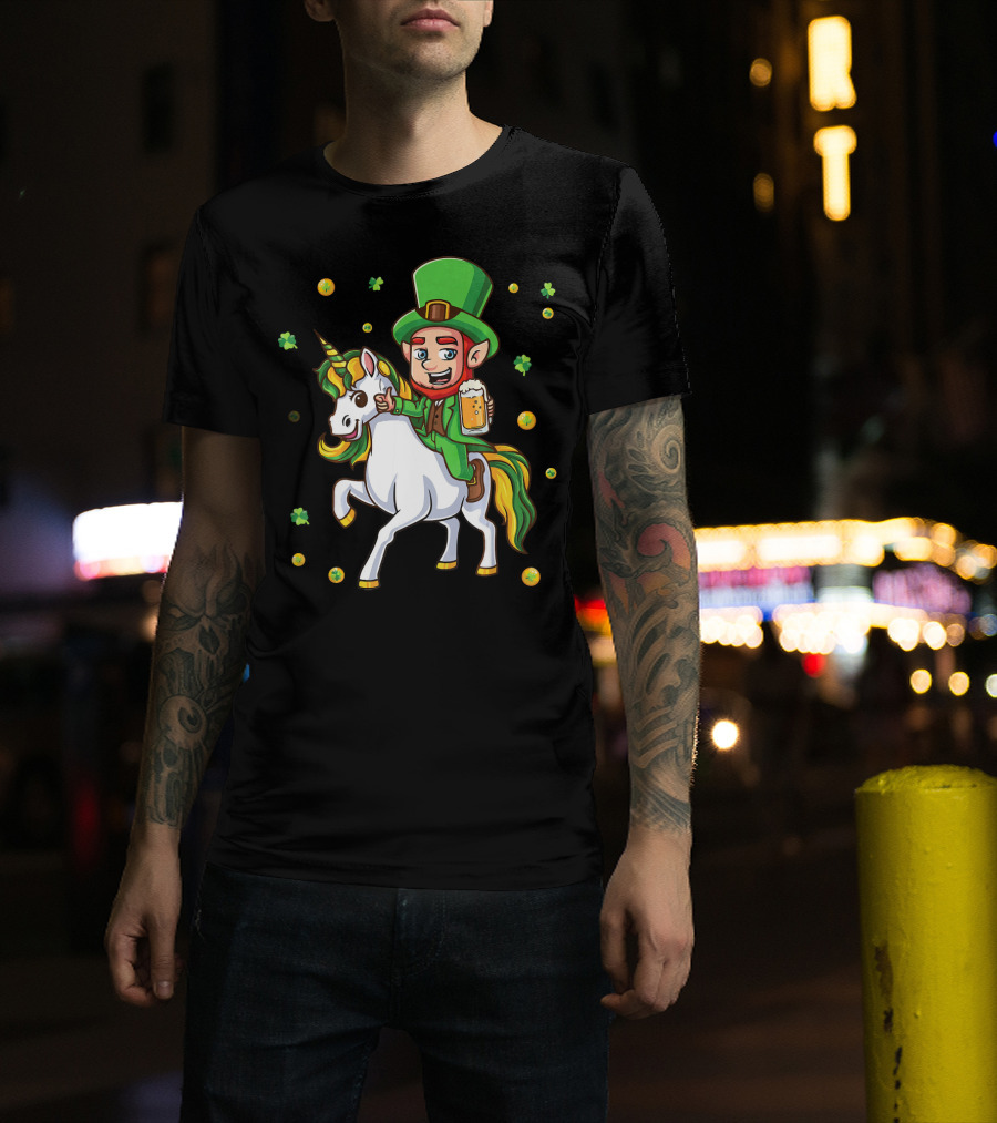 Leprechaun Drinking Beer With Unicorn Surrounded By Clovers And Coins T-Shirt