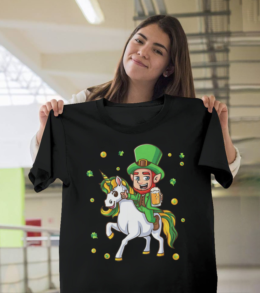 Leprechaun Drinking Beer With Unicorn Surrounded By Clovers And Coins T-Shirt