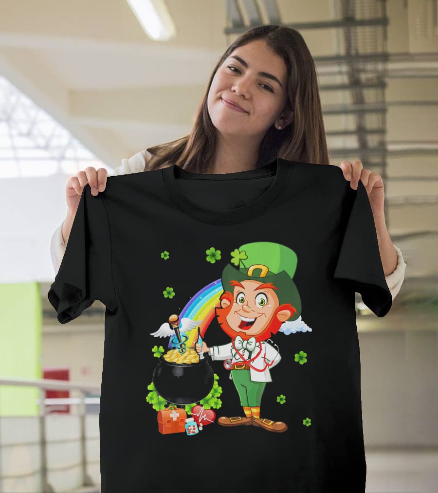 Lucky Medical Scrub Nurse Doctor Leprechaun With Pot Of Gold And Rainbow T-Shirt