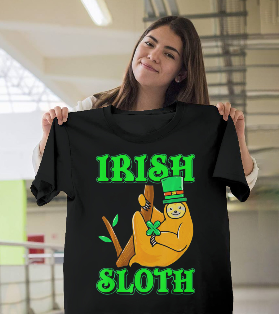 IRISH SLOTH Lucky Sloth With Shamrock And Green Hat T-Shirt