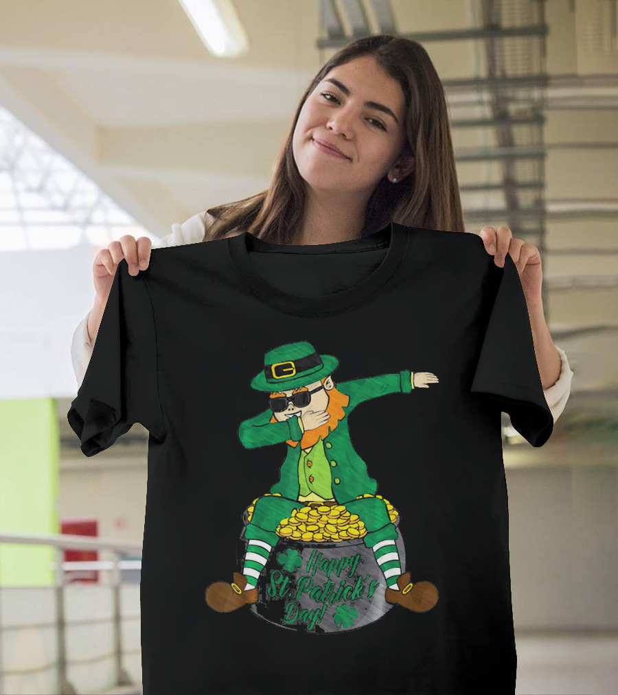 Happy St. Patrick's Day Dabbing Leprechaun Sitting On Gold T-Shirt