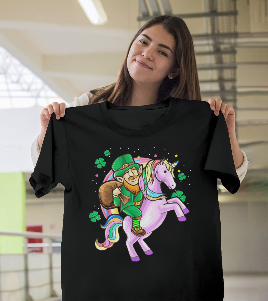 Mens Funny St Patricks Day Leprechaun Riding Unicorn With Shamrocks T-Shirt