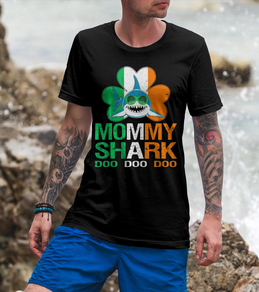 St Patricks Day Mommy Shark Doo Doo Doo Irish Shamrock T-Shirt