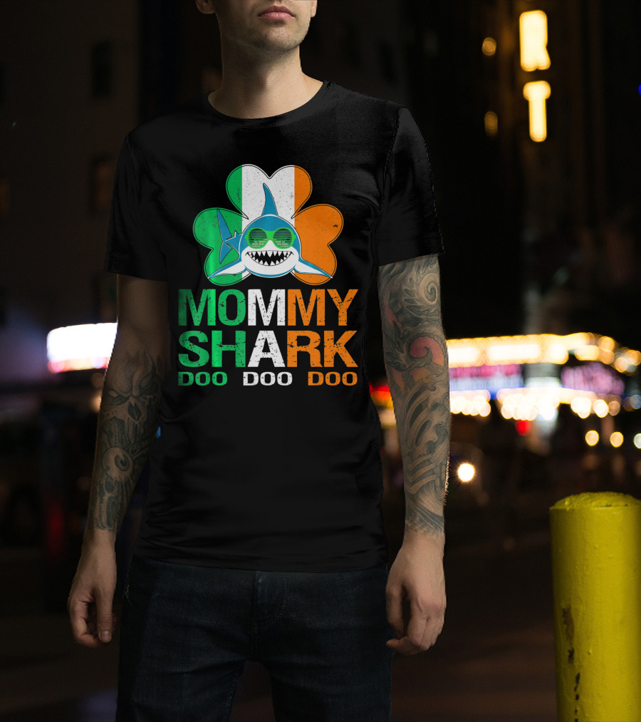 St Patricks Day Mommy Shark Doo Doo Doo Irish Shamrock T-Shirt