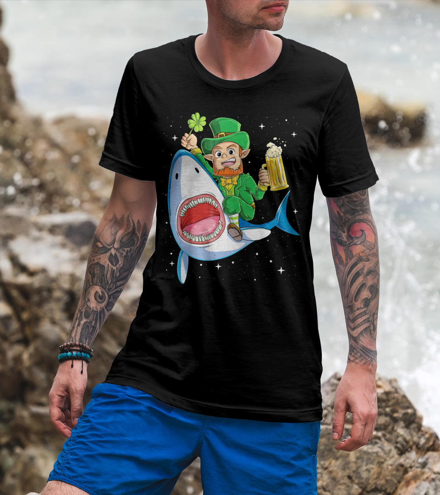 St Patricks Day Leprechaun Riding Shark With Beer Stein And Shamrock T-Shirt