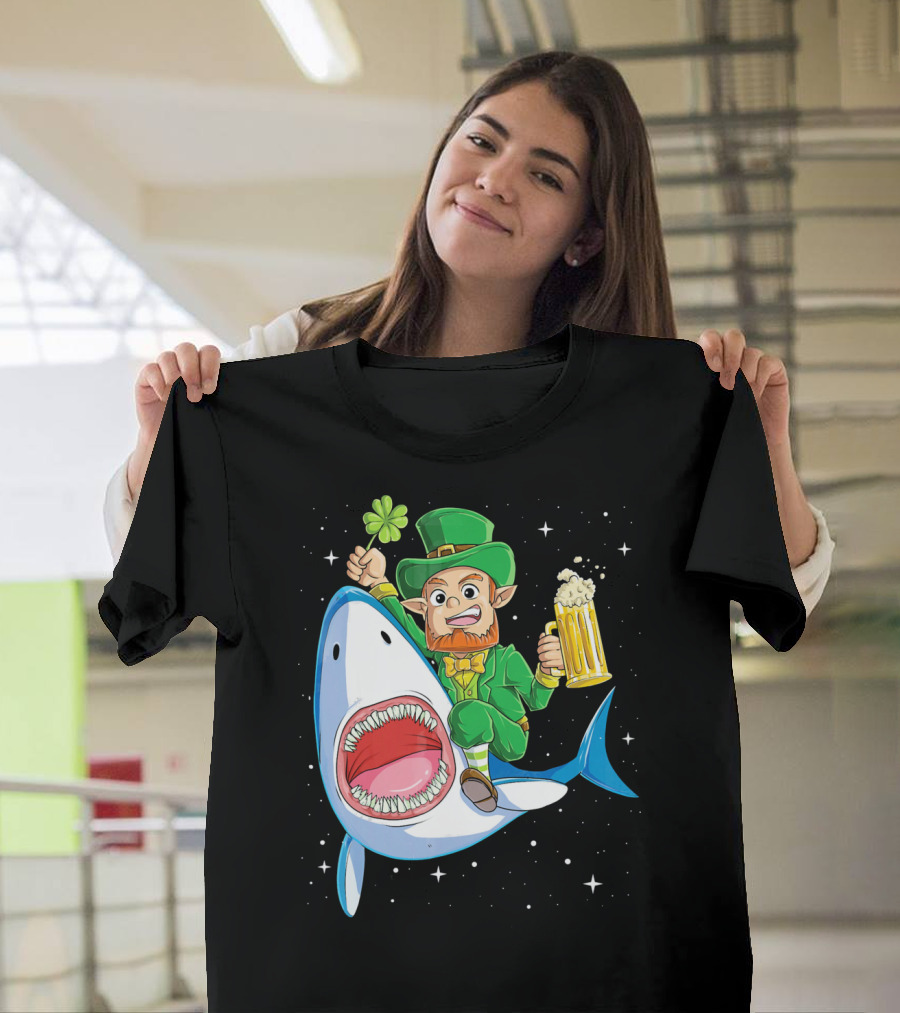 St Patricks Day Leprechaun Riding Shark With Beer Stein And Shamrock T-Shirt