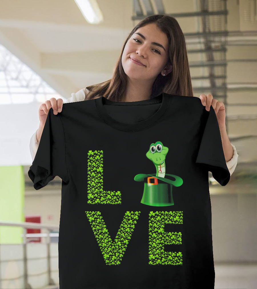 Love Snake St Patricks Day Shamrock Hat T-Shirt