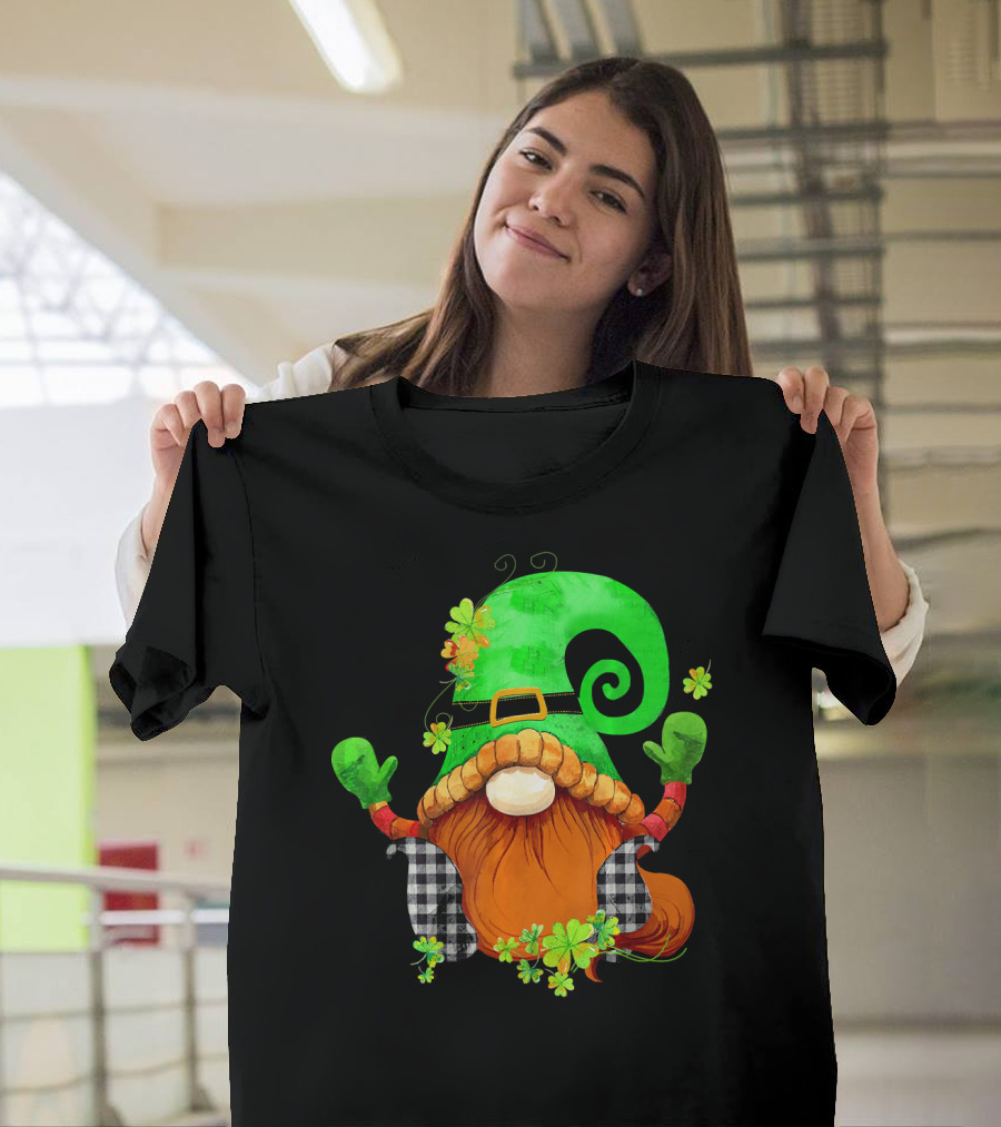 St. Patricks Day Leprechaun Gnome With Shamrock And Green Hat T-Shirt