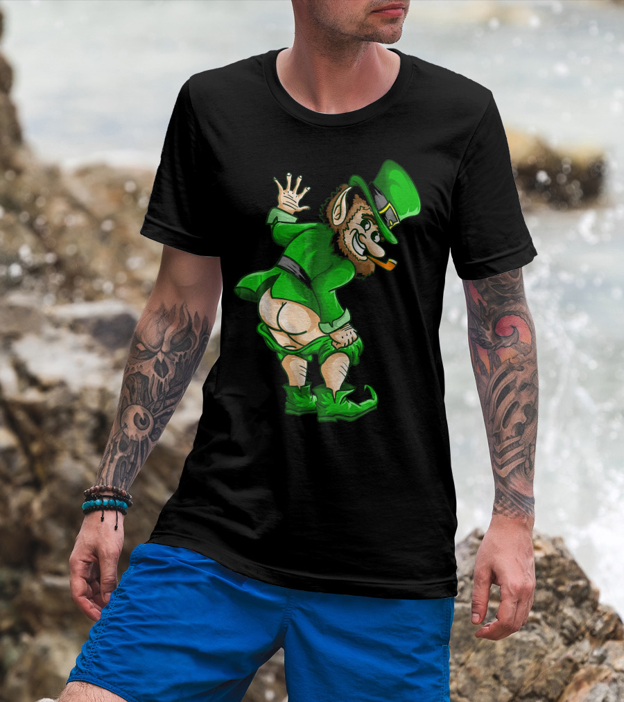 Mooning Leprechaun Mischievous Green Outfit Smoking Pipe T-Shirt