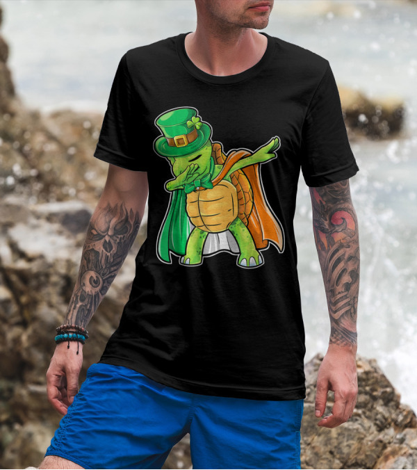 St. Patrick's Day Dabbing Turtle In Leprechaun Hat And Cape T-Shirt