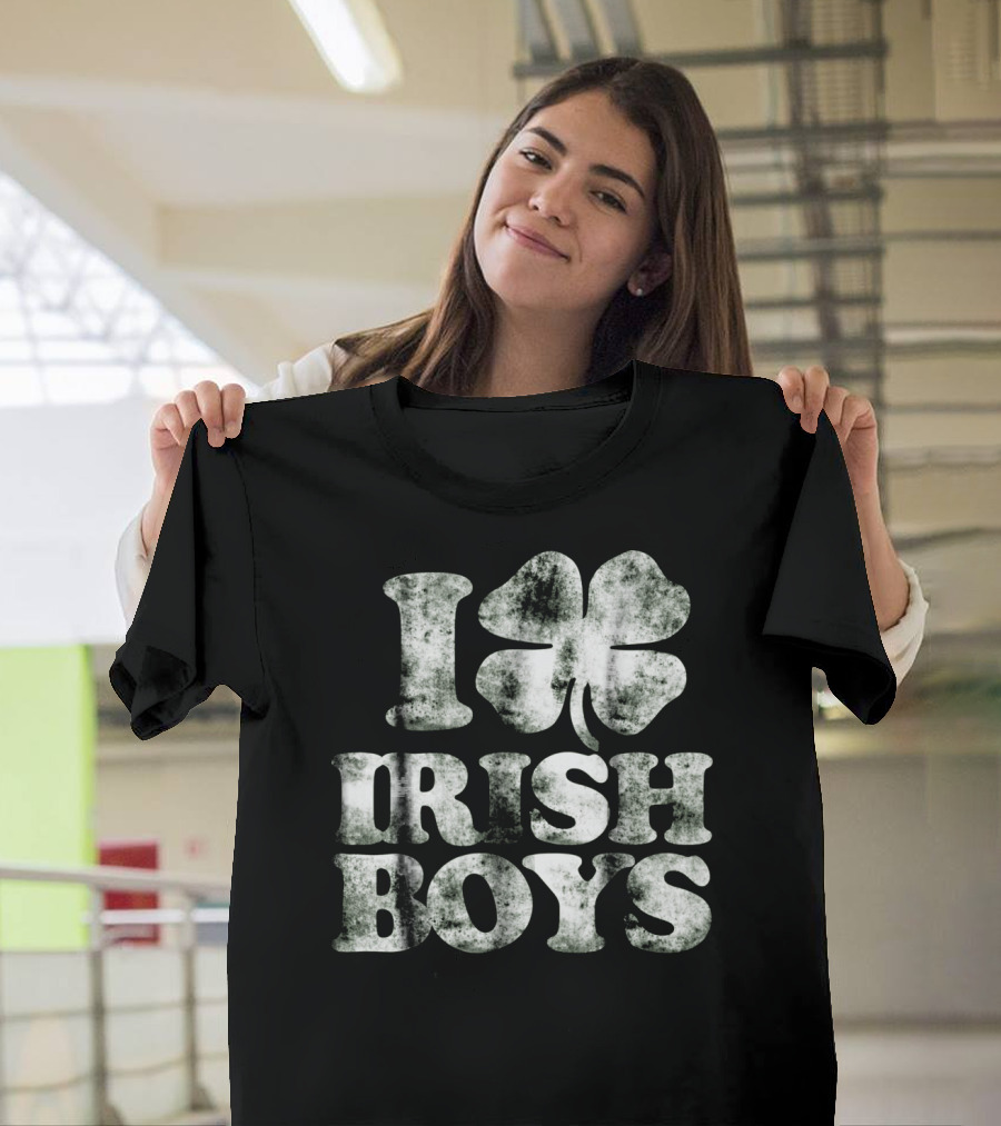 I Love Irish Boys Vintage Shamrock Irish Boys Shamrock T-Shirt