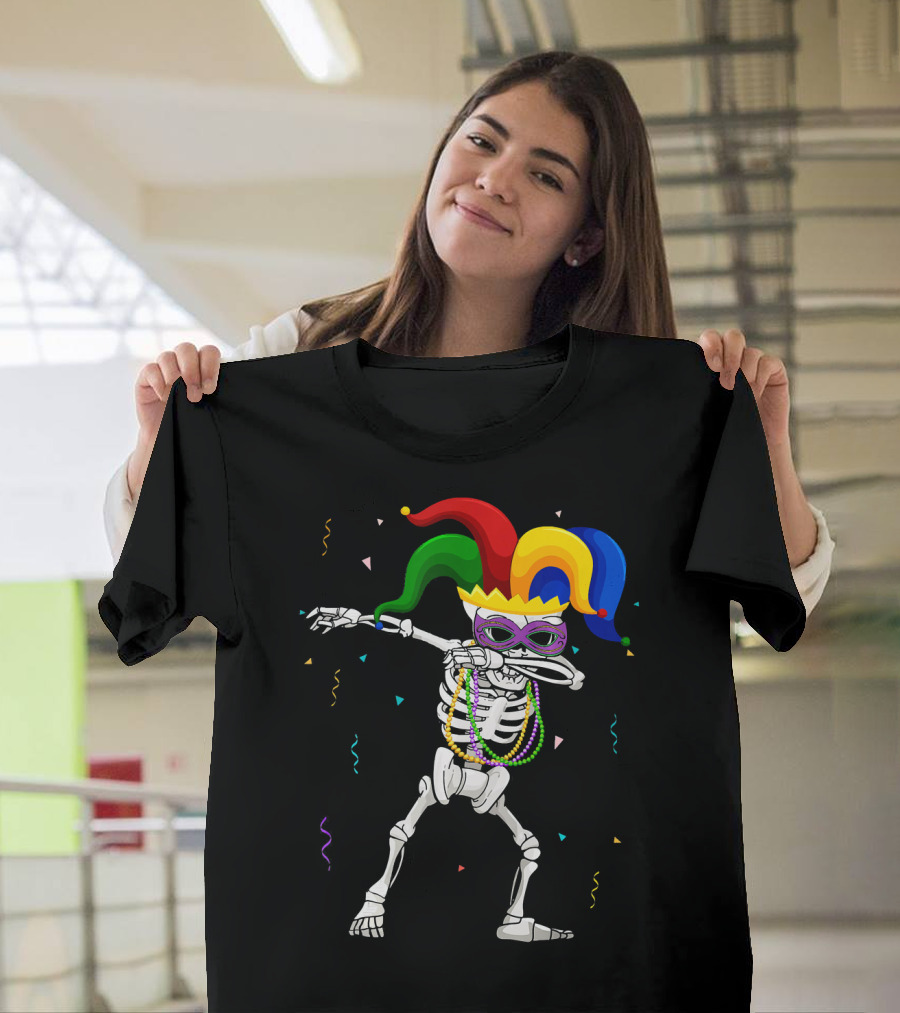 Skeleton Mardi Gras Jester Mask Dabbing With Beads And Confetti T-Shirt
