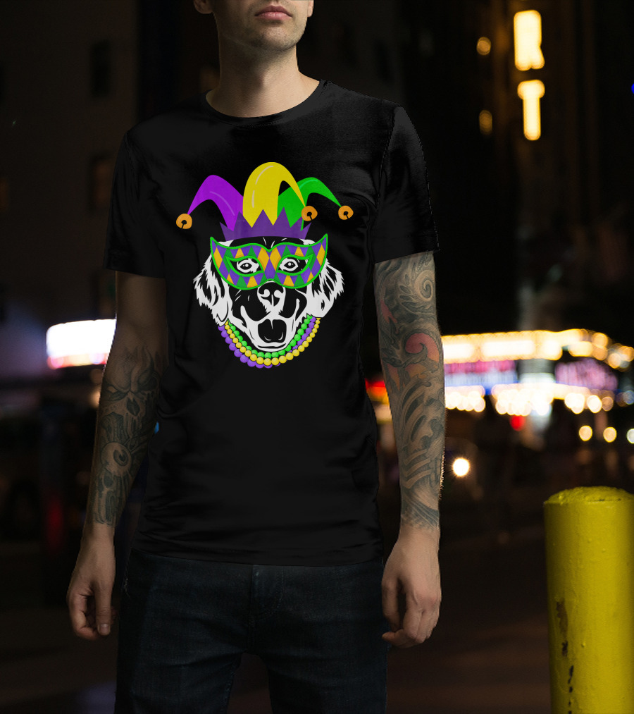 Mardi Gras Jester Hat Golden Retriever Beads Mask T-Shirt