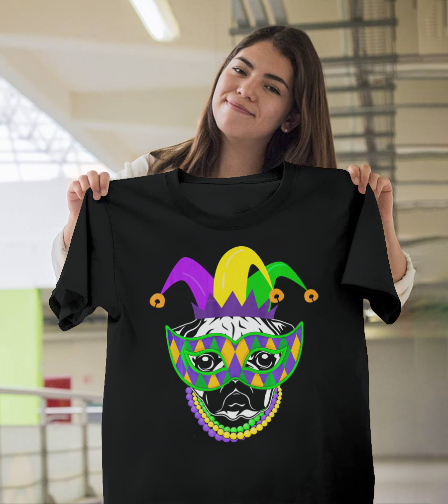 Mardi Gras Jester Pug Mask Beads Dogs Lovers T-Shirt