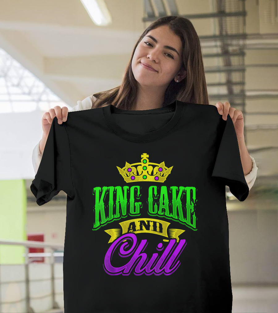 King Cake And Chill Mardi Gras Crown Celebratory T-Shirt