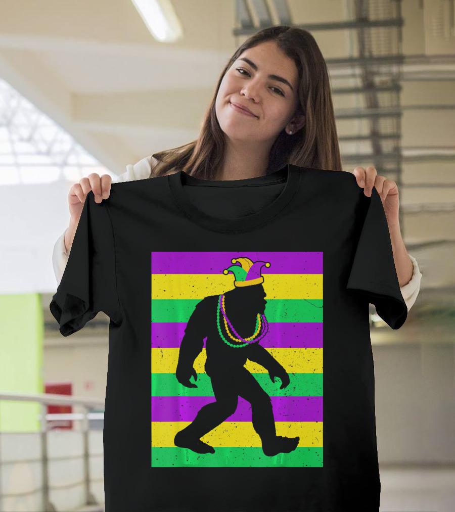 Bigfoot Sasquatch In Mardi Gras Jester Hat And Beads T-Shirt