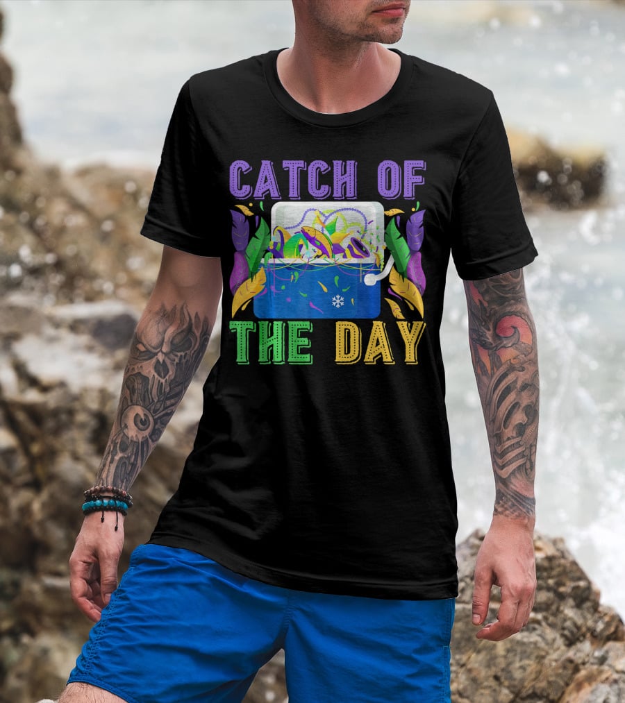 Catch Of The Day Funny Mardi Gras Beads Masks Crawfish T-Shirt