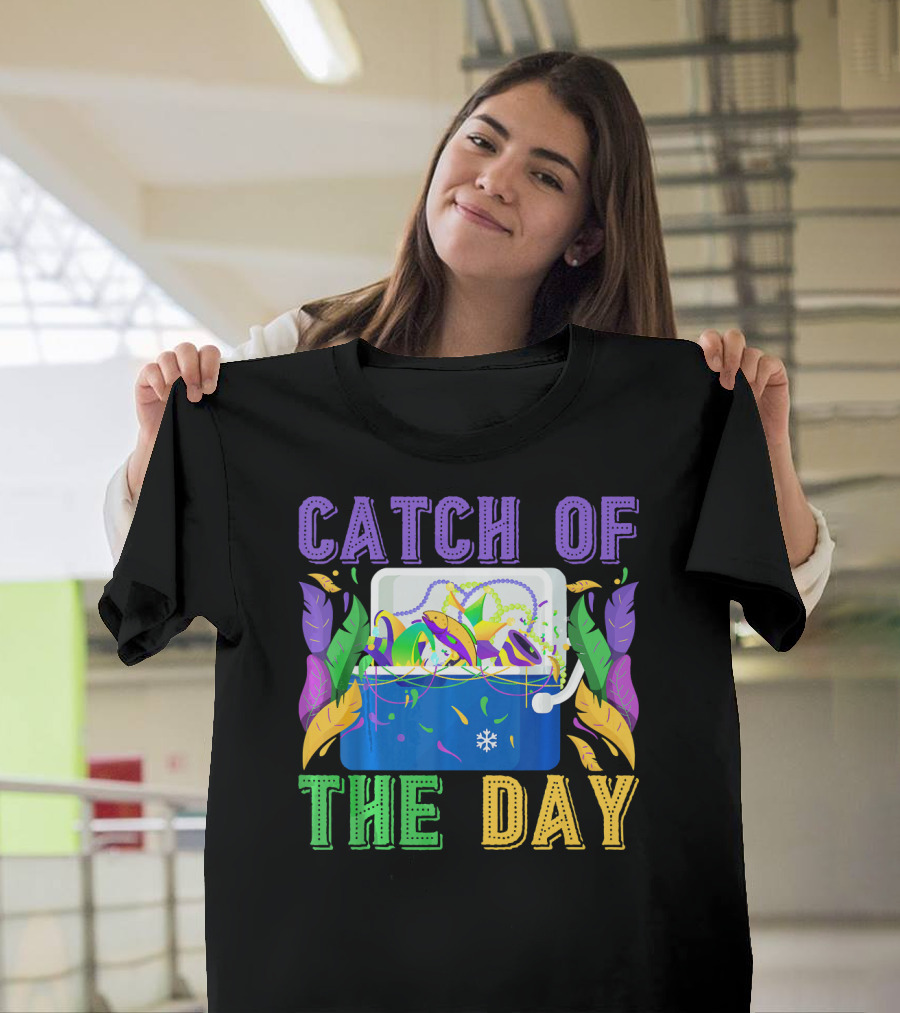 Catch Of The Day Funny Mardi Gras Beads Masks Crawfish T-Shirt