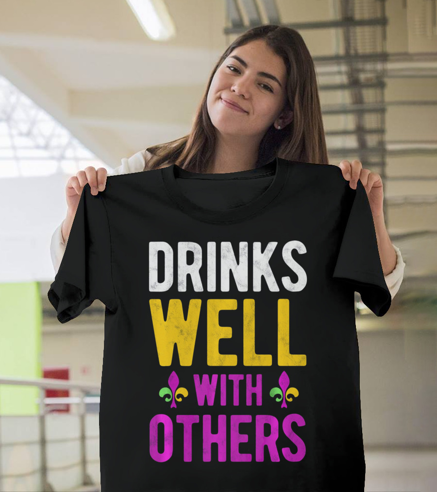 Drinks Well with Others Mardi Gras Fleur-de-Lis Symbols T-Shirt