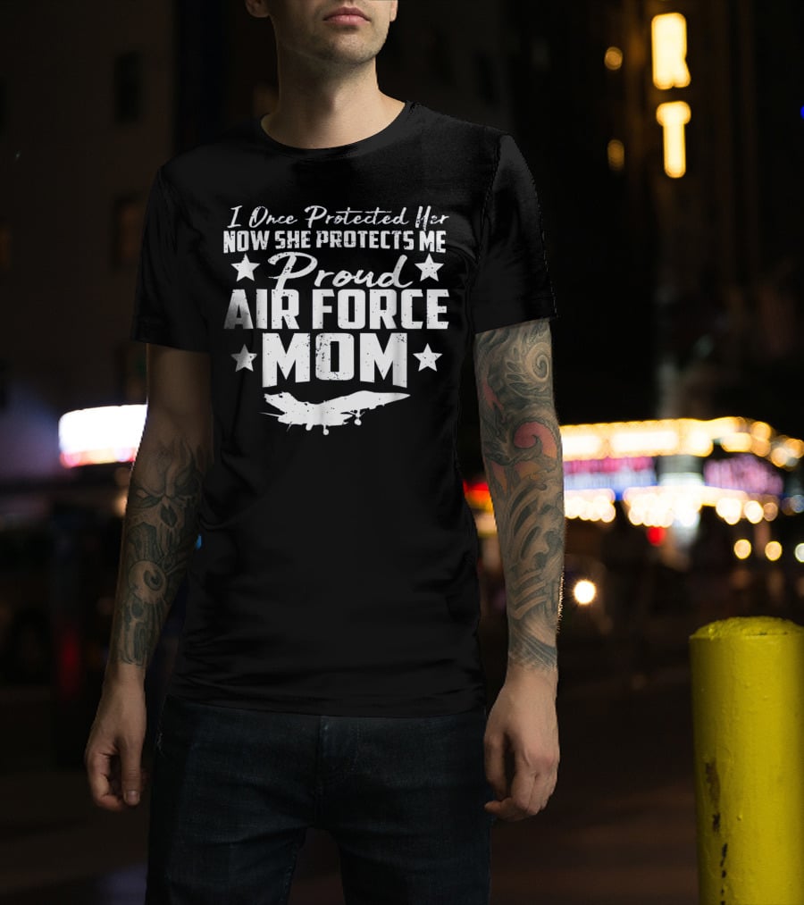 Proud Air Force Mom I Once Protected Her Now She Protects Me T-Shirt