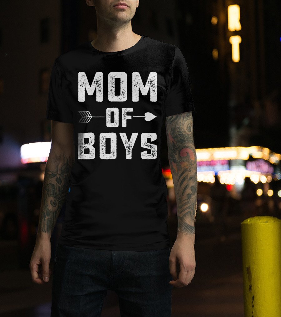 MOM OF BOYS Arrows Heart Rustic T-Shirt