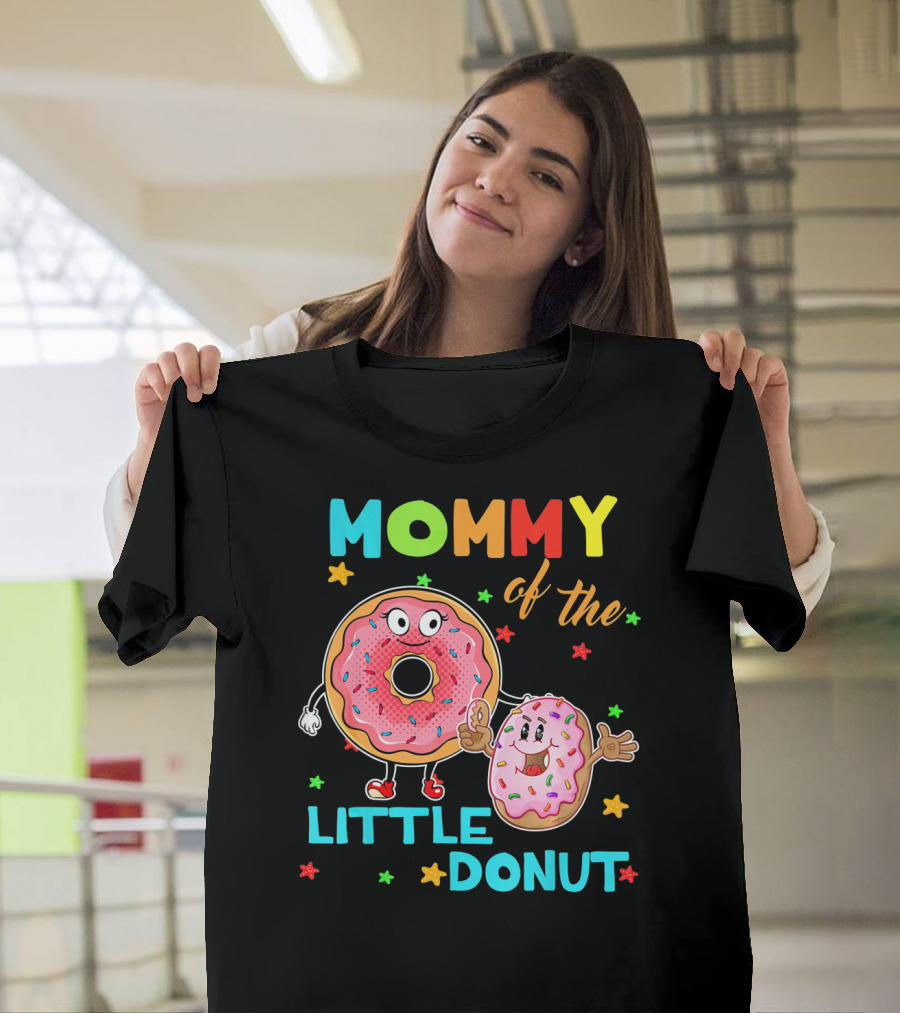 MOMMY OF THE LITTLE DONUT WITH CUTE COLORFUL CARTOON DONUTS AND STARS T-Shirt
