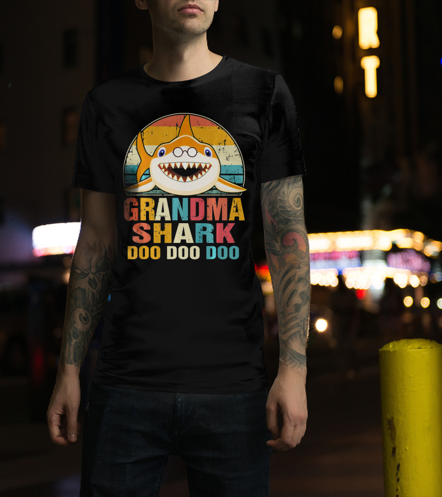 Grandma Shark Doo Doo Doo Retro T-Shirt