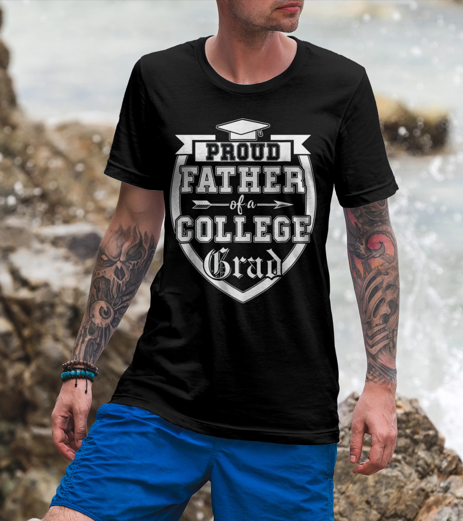 Proud Father Of A College Grad Graduation Cap Banner Badge T-Shirt