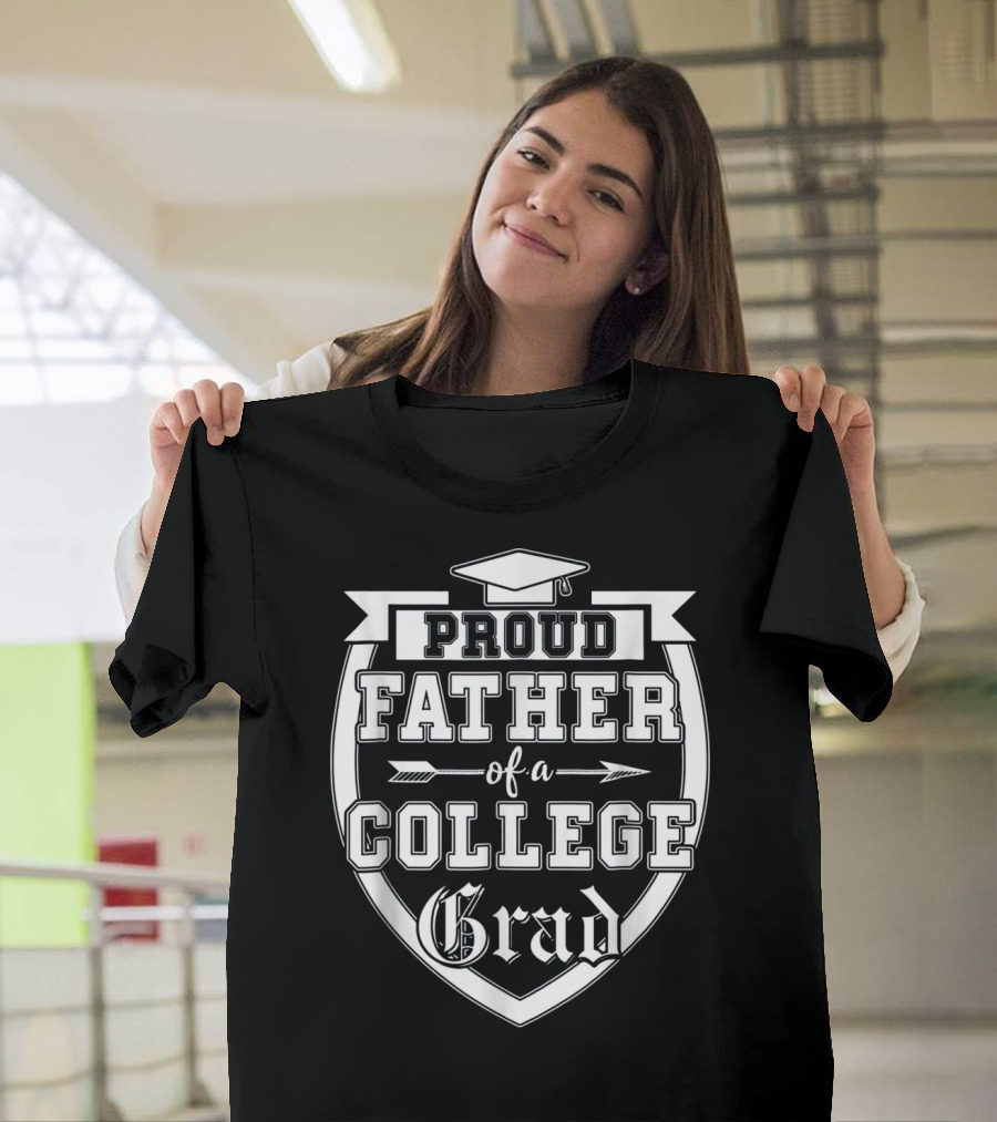 Proud Father Of A College Grad Graduation Cap Banner Badge T-Shirt