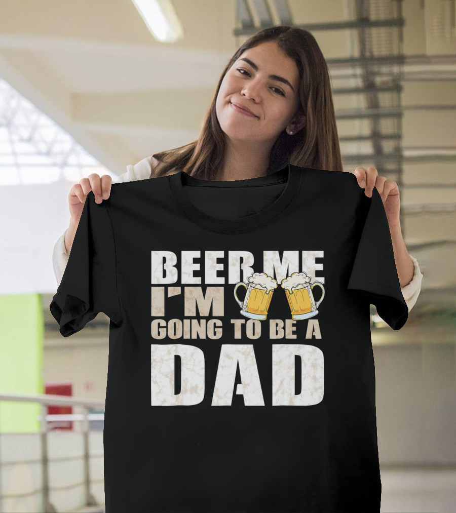 Beer Me I'm Going To Be A Dad With Vintage Style Beer Mugs T-Shirt