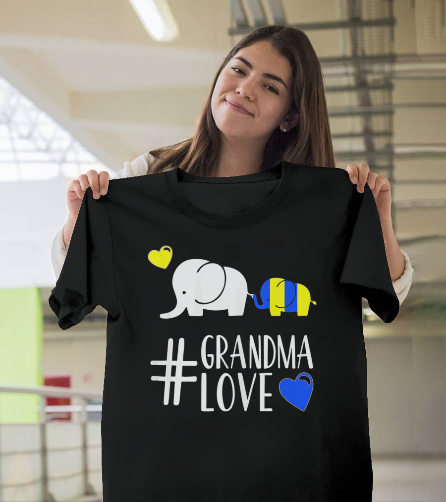 Grandma Love Autism Awareness Cute Elephants Hearts T-Shirt